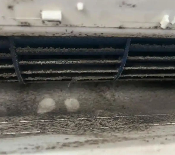 曹县空调吹的风有股烧焦味是怎么回事